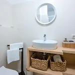 Apartman In With House Sea View